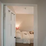 Charming 2 Bed Centre 度假居