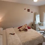 Charming 2 Bed Centre *