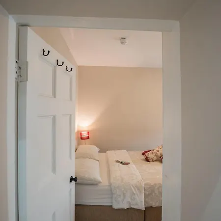 Charming 2-bed In Centre Semesterbostad