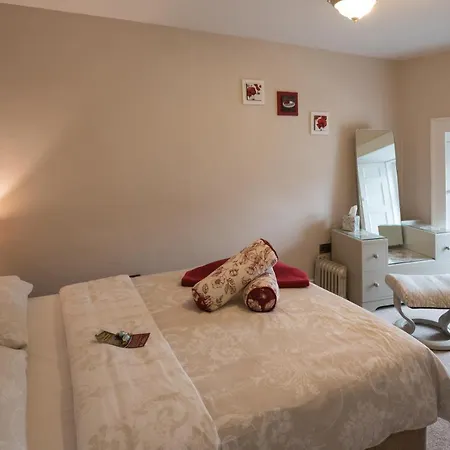 Charming 2-bed In Centre *