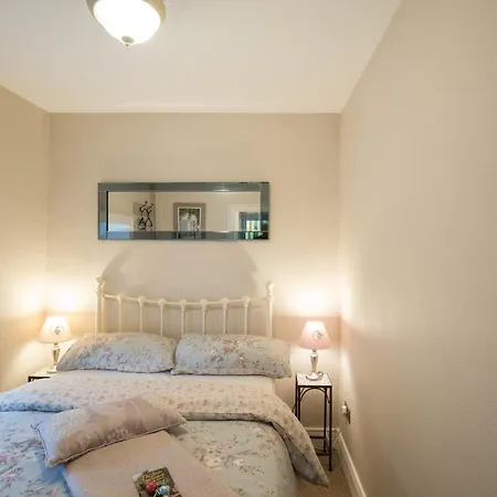 Charming 2-bed In Centre * Донегол