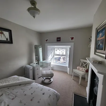 Charming 2 Bed Centre بيت للعطل