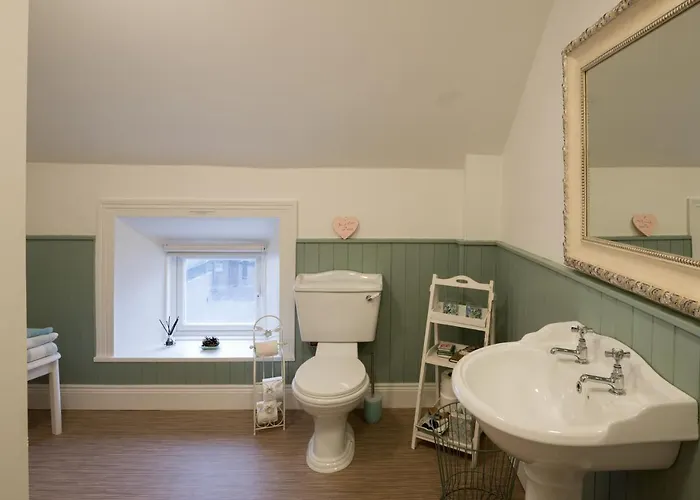 Дом отдыха Charming 2 Bed Centre *