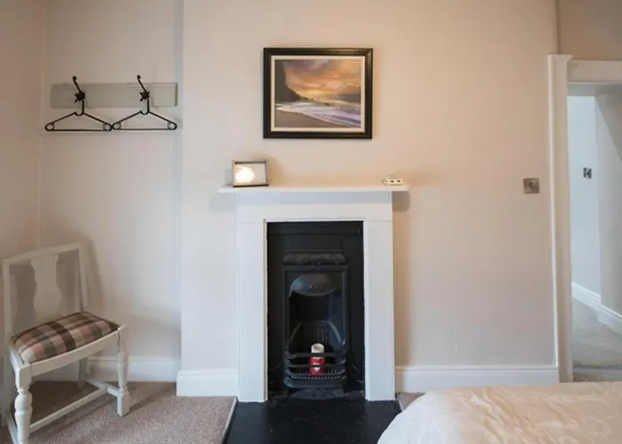 Charming 2 Bed Centre *